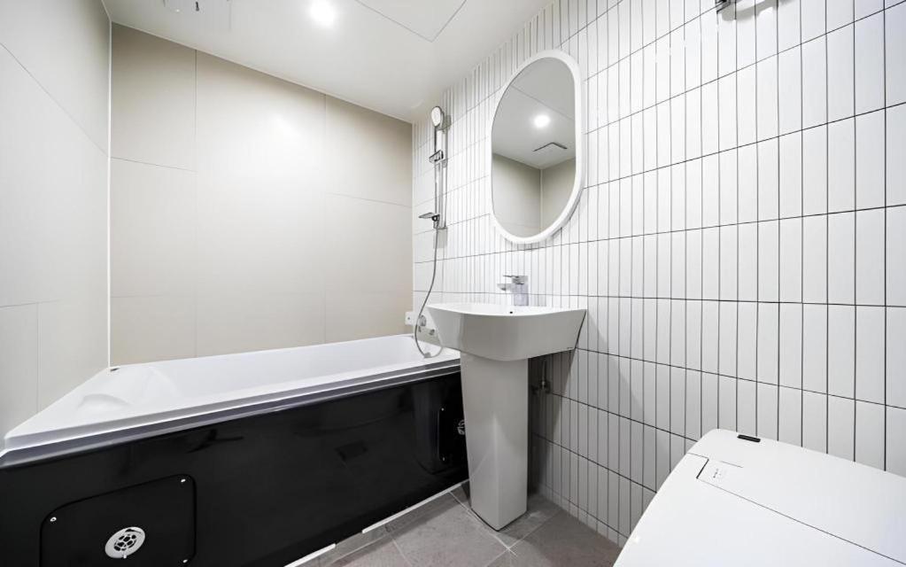 Jongro Hotel Laboum 2*