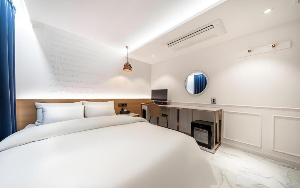 Jongro Hotel Laboum